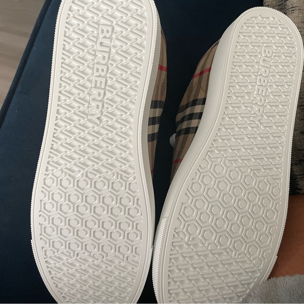 Burberry Shoe Box - Picture 2 of 7